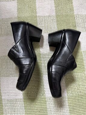 Naturalizer Black Patent Low Block Heels 6M